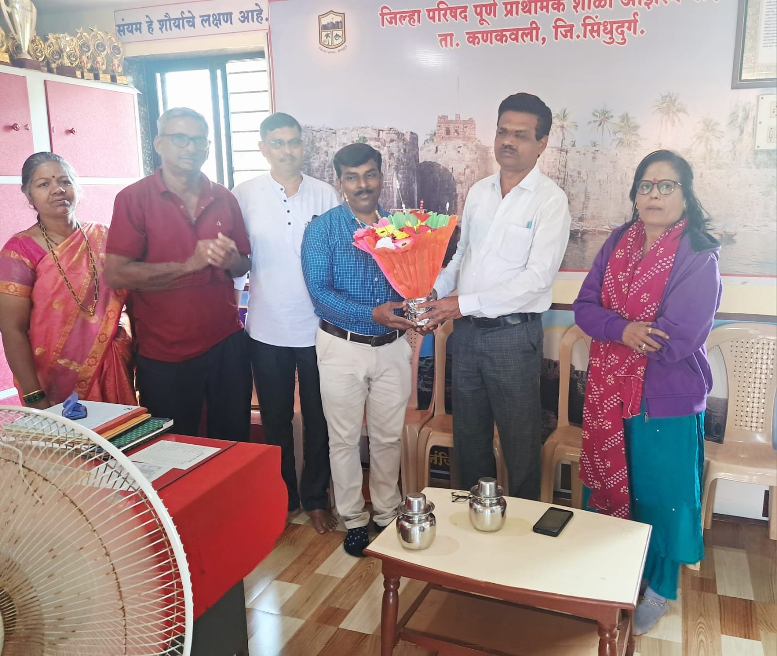 ओझरम शाळा नं.1 येथे विस्तार अधिकारी शिंदे साहेबांनी दिली भेट