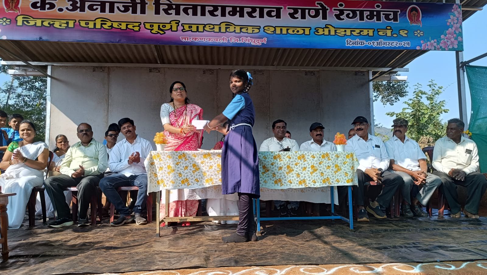 वेगवेगळ्या स्पर्धा मध्ये नंबर मिळवलेल्या विद्यार्थ्यांना सन्मान करण्यात आला (1)