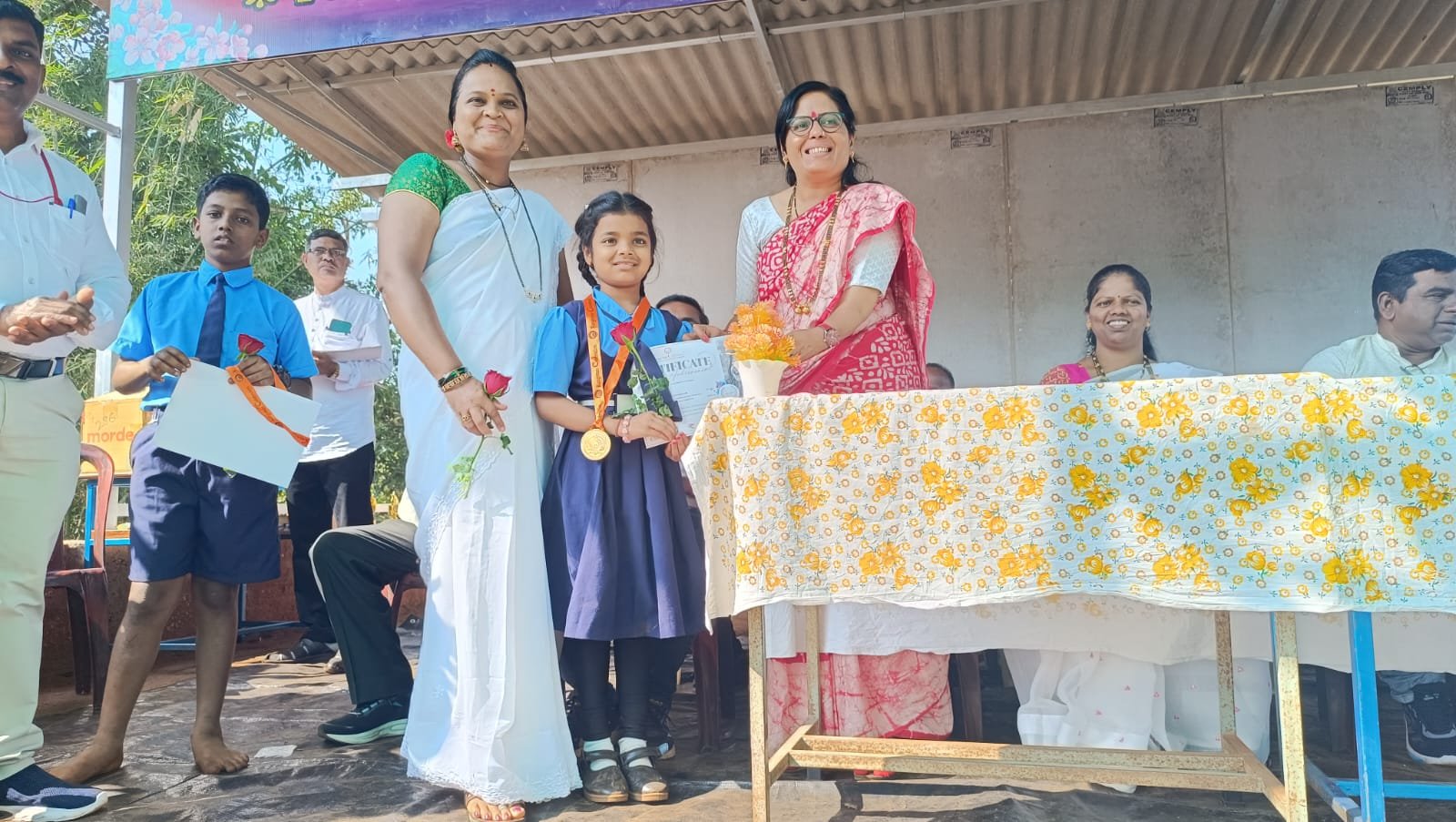 वेगवेगळ्या स्पर्धा मध्ये नंबर मिळवलेल्या विद्यार्थ्यांना सन्मान करण्यात आला (2)