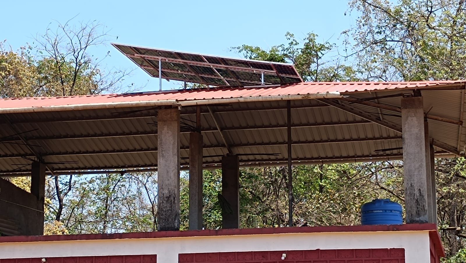 शाळा नंबर 1 येथे सौर ऊर्जा पॅनल बसविण्यात आले (3)